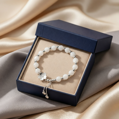 𝐅𝐢𝐯𝐞-𝐋𝐞𝐚𝐟 𝐋𝐮𝐜𝐤𝐲 𝐅𝐥𝐨𝐰𝐞𝐫 𝐖𝐡𝐢𝐭𝐞 𝐂𝐫𝐲𝐬𝐭𝐚𝐥 𝐍𝐞𝐜𝐤𝐥𝐚𝐜𝐞🌿🌸𝐖𝐨𝐦𝐞𝐧’𝐬 𝐍𝐚𝐭𝐮𝐫𝐚𝐥 𝐇𝐞𝐚𝐥𝐢𝐧𝐠 𝐂𝐫𝐲𝐬𝐭𝐚𝐥 𝐁𝐫𝐚𝐜𝐞𝐥𝐞𝐭 ✅𝘁𝗿𝗶𝗽𝗹𝗲 𝗽𝗿𝗼𝘁𝗲𝗰𝘁𝗶𝗼𝗻 𝘁𝗼 𝗲𝗮𝘀𝗲 𝗮𝗻𝘅𝗶𝗲𝘁𝘆, 𝗶𝗻𝘃𝗶𝘁𝗲 𝗻𝗲𝘄 𝗯𝗲𝗴𝗶𝗻𝗻𝗶𝗻𝗴𝘀 𝗮𝗻𝗱 𝗴𝗼𝗼𝗱 𝗳𝗼𝗿𝘁𝘂𝗻𝗲, 𝗮𝗻𝗱 𝗲𝗻𝗵𝗮𝗻𝗰𝗲 𝗲𝗺𝗽𝗮𝘁𝗵𝘆. 𝗔 𝘁𝗵𝗼𝘂𝗴𝗵𝘁𝗳𝘂𝗹 𝗴𝗶𝗳𝘁 𝗳𝗼𝗿 𝗳𝗿𝗶𝗲𝗻𝗱𝘀, 𝗱𝗮𝘂𝗴𝗵𝘁𝗲𝗿𝘀, 𝗮𝗻𝗱 𝗺𝗼𝘁𝗵𝗲𝗿𝘀